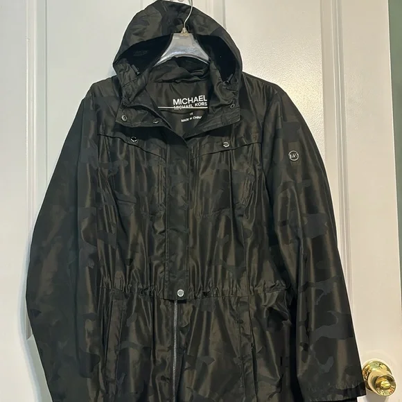 Women's Micheal Kor’s Black/green Hooded Raincoat ~XL/1X - Picture 2 of 7